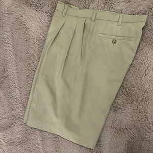 PGA Tour khaki ⛳️ golf shorts athletic wear workout gear golf game bottoms Sz 32